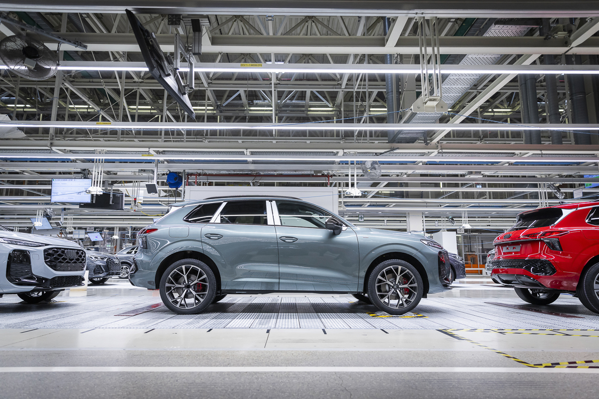 <p>…davon Audi Q3: 80.669 und&nbsp;Audi Q3 Sportback: 48.277</p>
