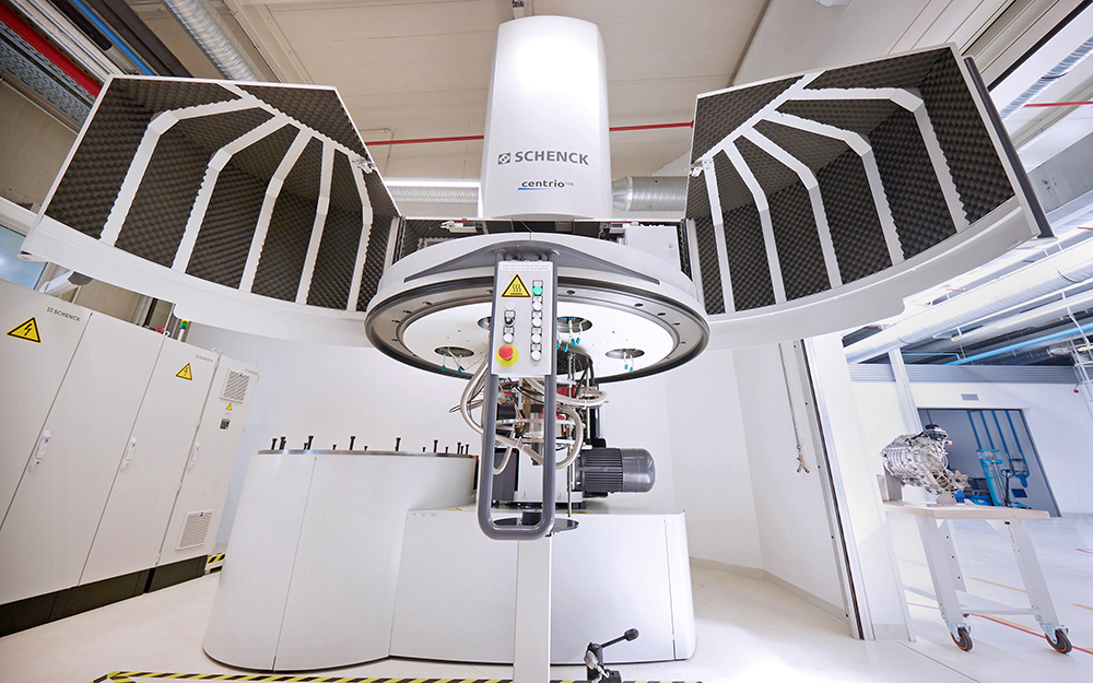 Spinning parts testing centrifuge