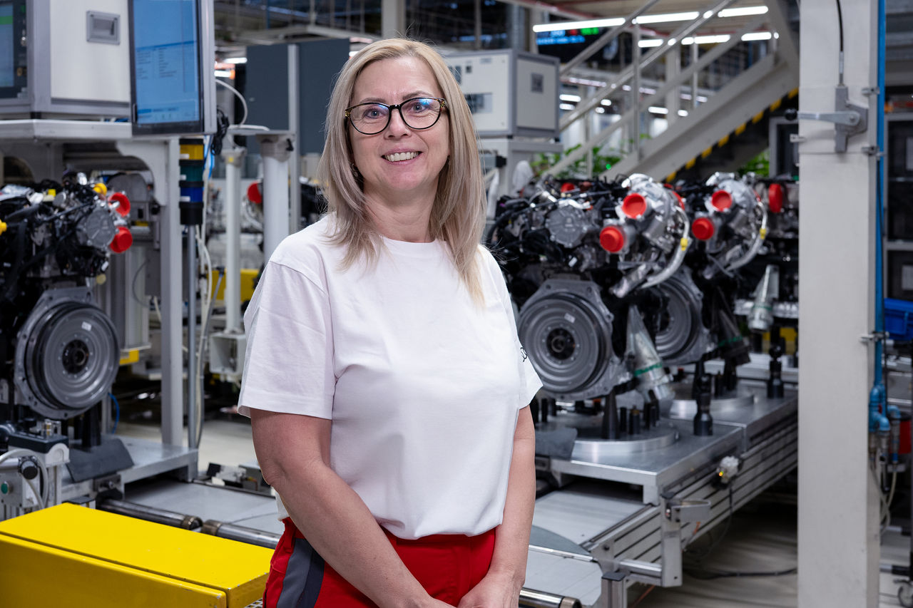 10 Millionen EA888, Brigitta Üveges, Mitarbeterin