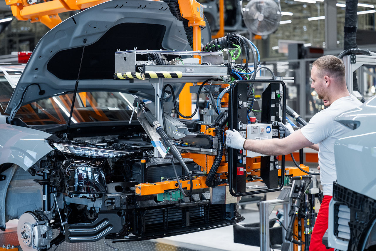 Audi Hungaria, Audi Q3, Mitarbeiter