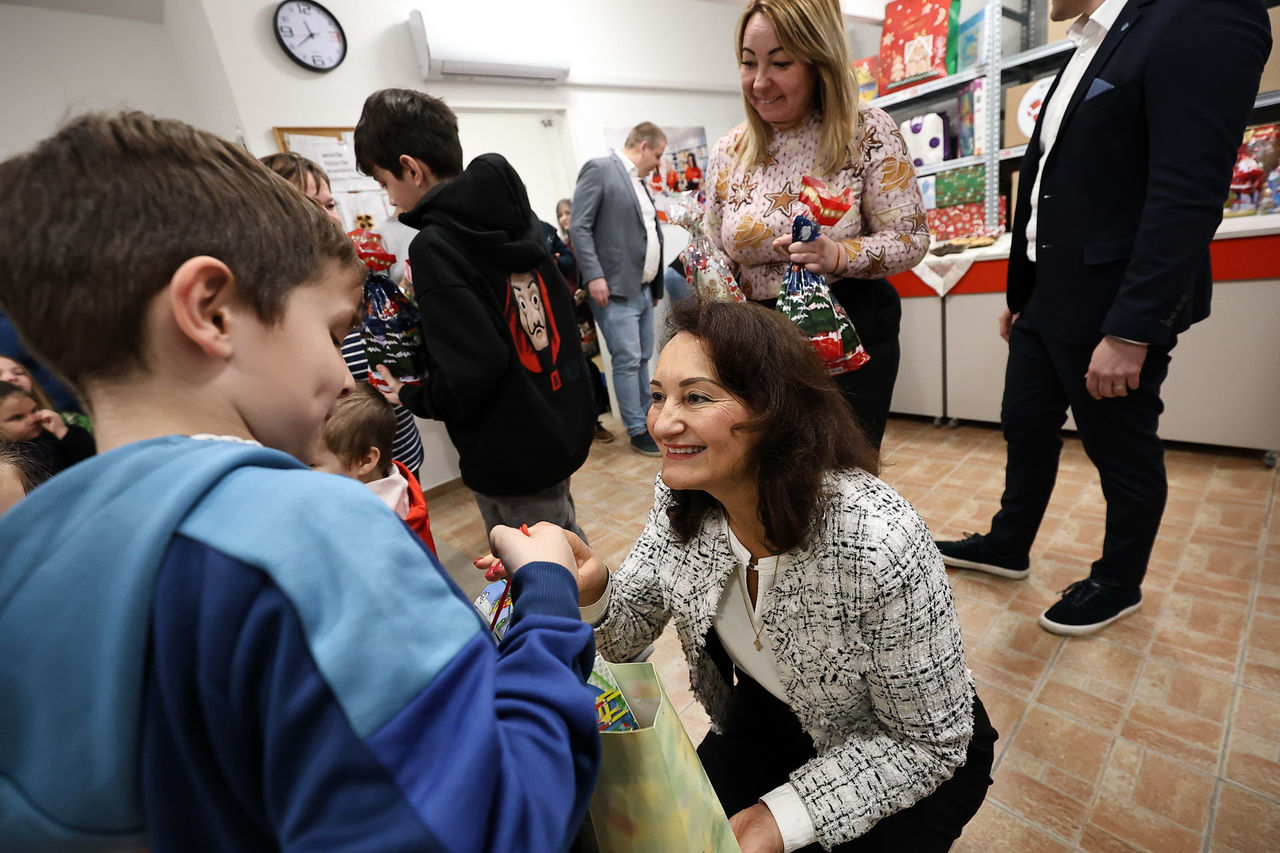 Geben macht Freude, Audi Hungaria, Weihnachtsspende
