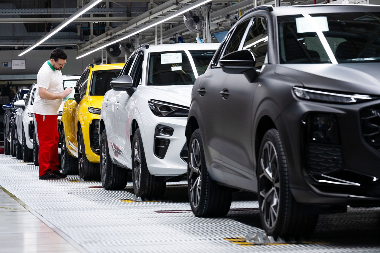 Audi Hungaria, Audi Q3 autók, munkatárs