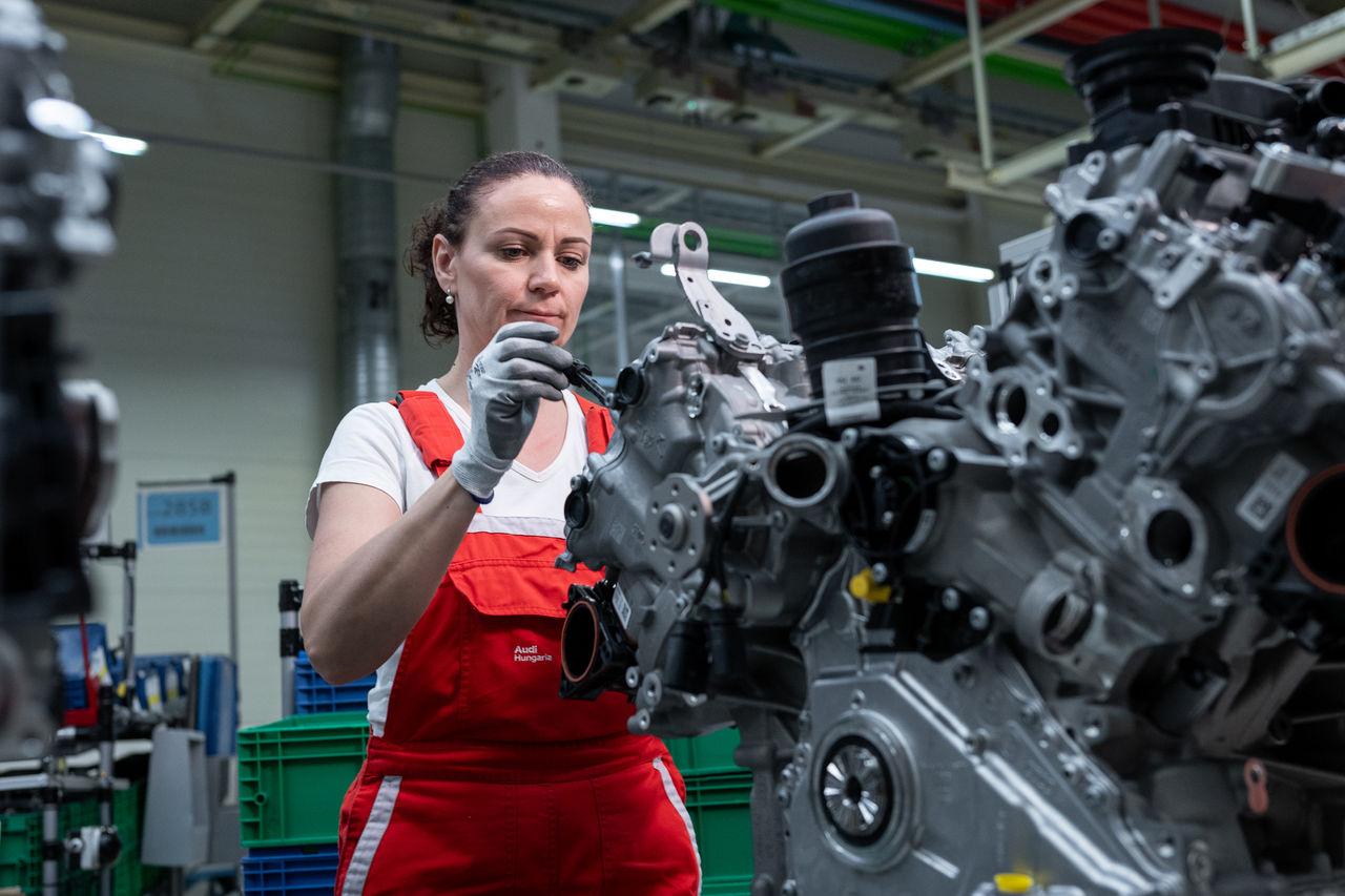 Audi Hungaria, motorgyártás